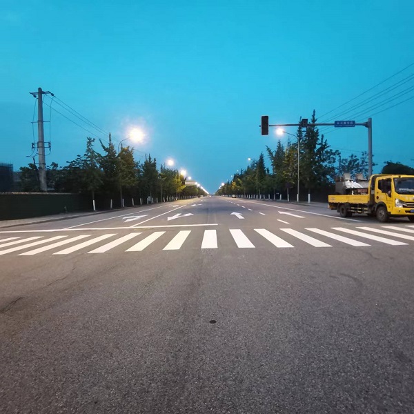 雨夜反光标线