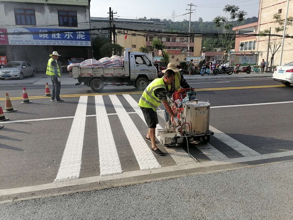 震荡标线