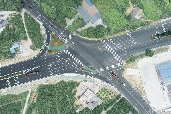 道路交通标线直行待行区该怎么走？|鸿安睿交通
