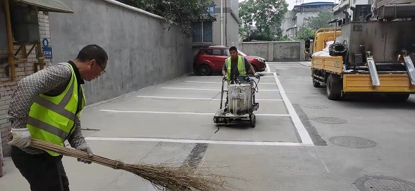 停车位标线施划尺寸是多少？