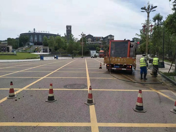 四川省德阳市高压水清除旧标线工程