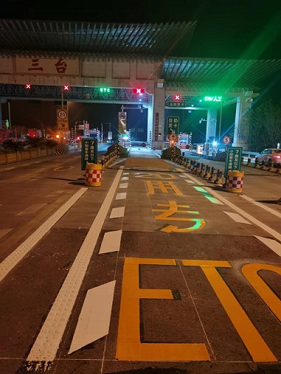 雨夜反光标线