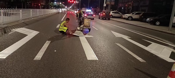 鸿安睿交通员工团结一致战高温