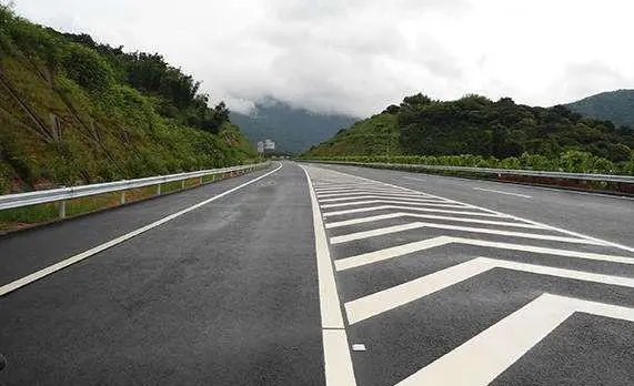 标线施工道路出入口标线设置标准