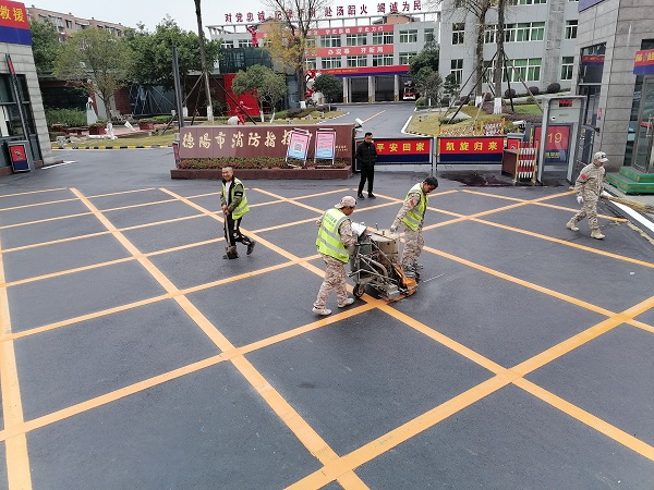 交通标线施工