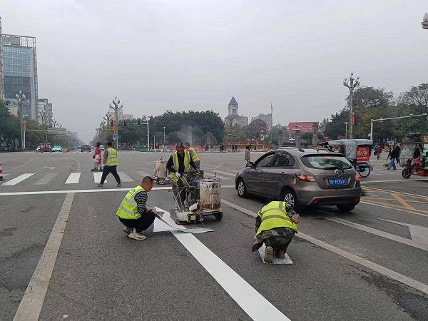 道路交通标线施工过程中停止线该怎么设置